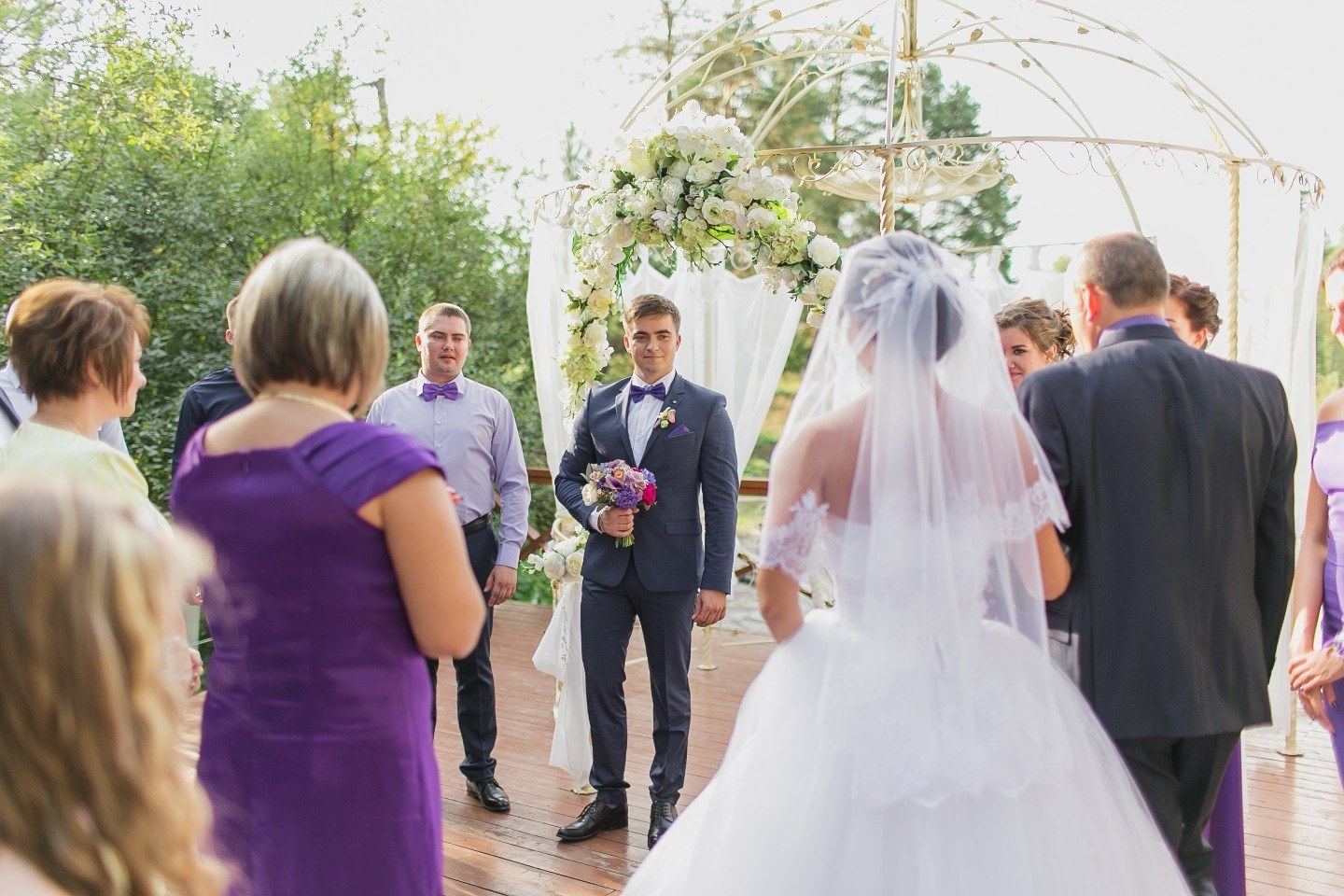 Виноваты звезды: «космическая» свадьба в фиолетовых тонах