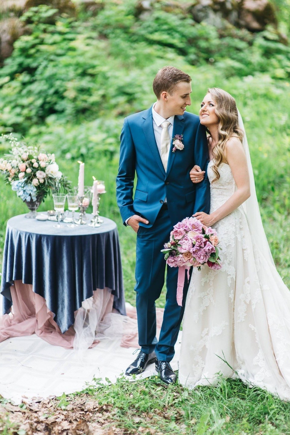 Торжественность и нежность: классическая свадьба в Латвии