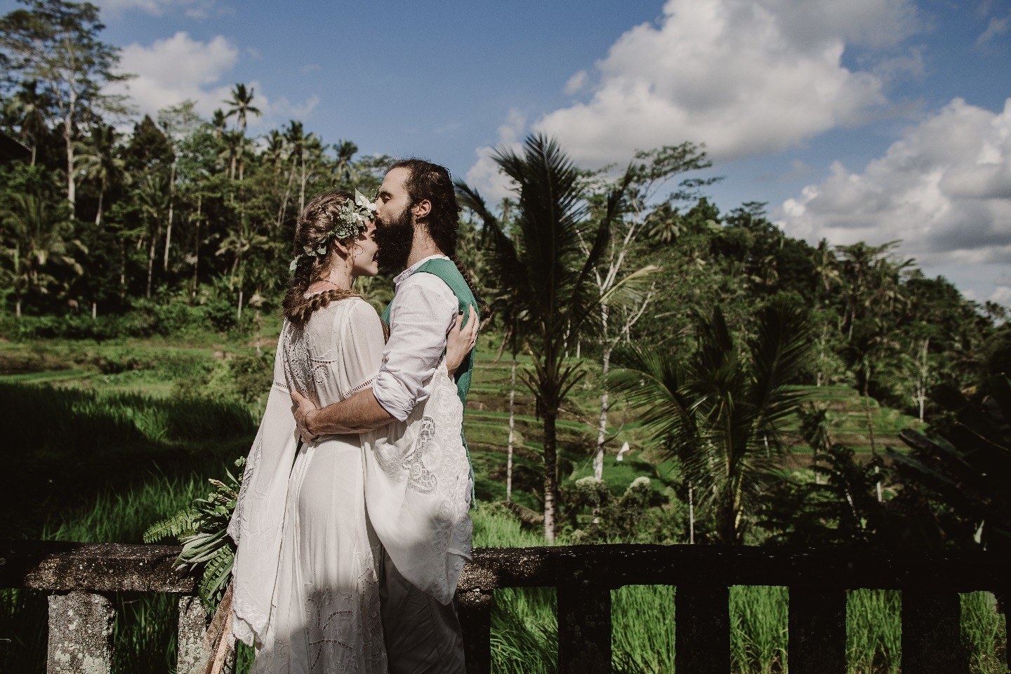Магический остров: свадьба на водопаде