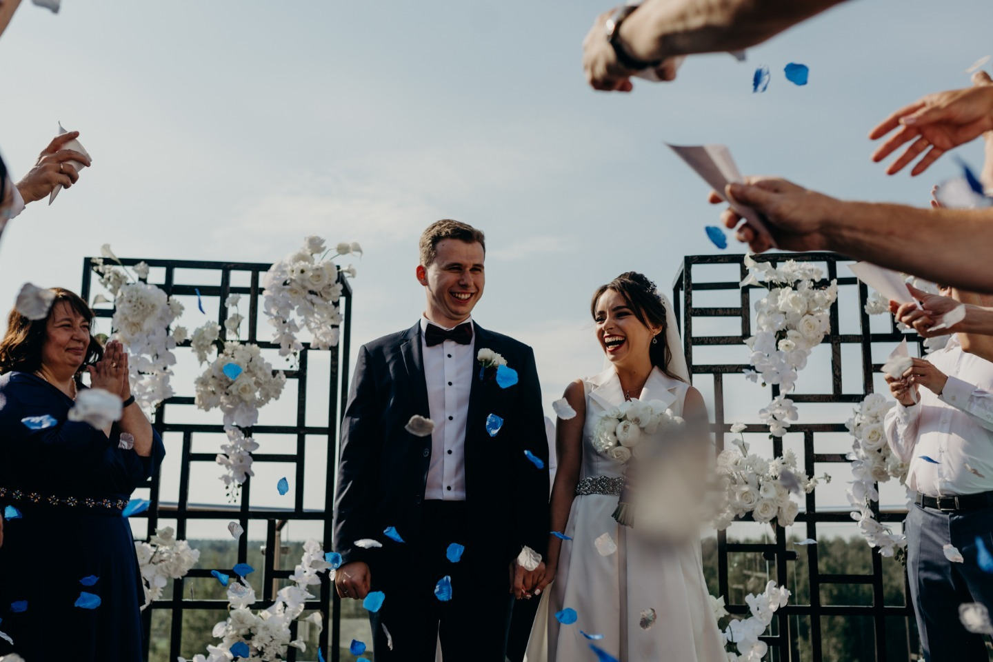 Химия и геометрия на свадьбе в темно-синей палитре