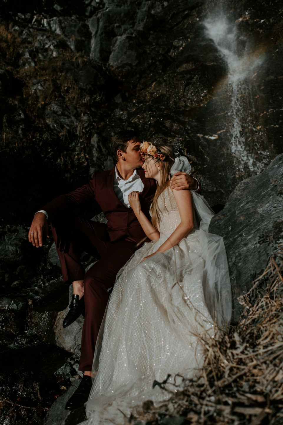 Love-story у Баритового водопада в цветах осени