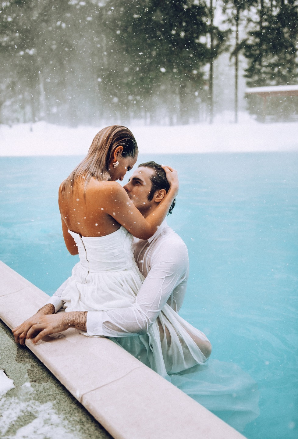ФОТО ИЗ СТАТЬИ: Winter Pool Wedding: стилизованная фотосессия