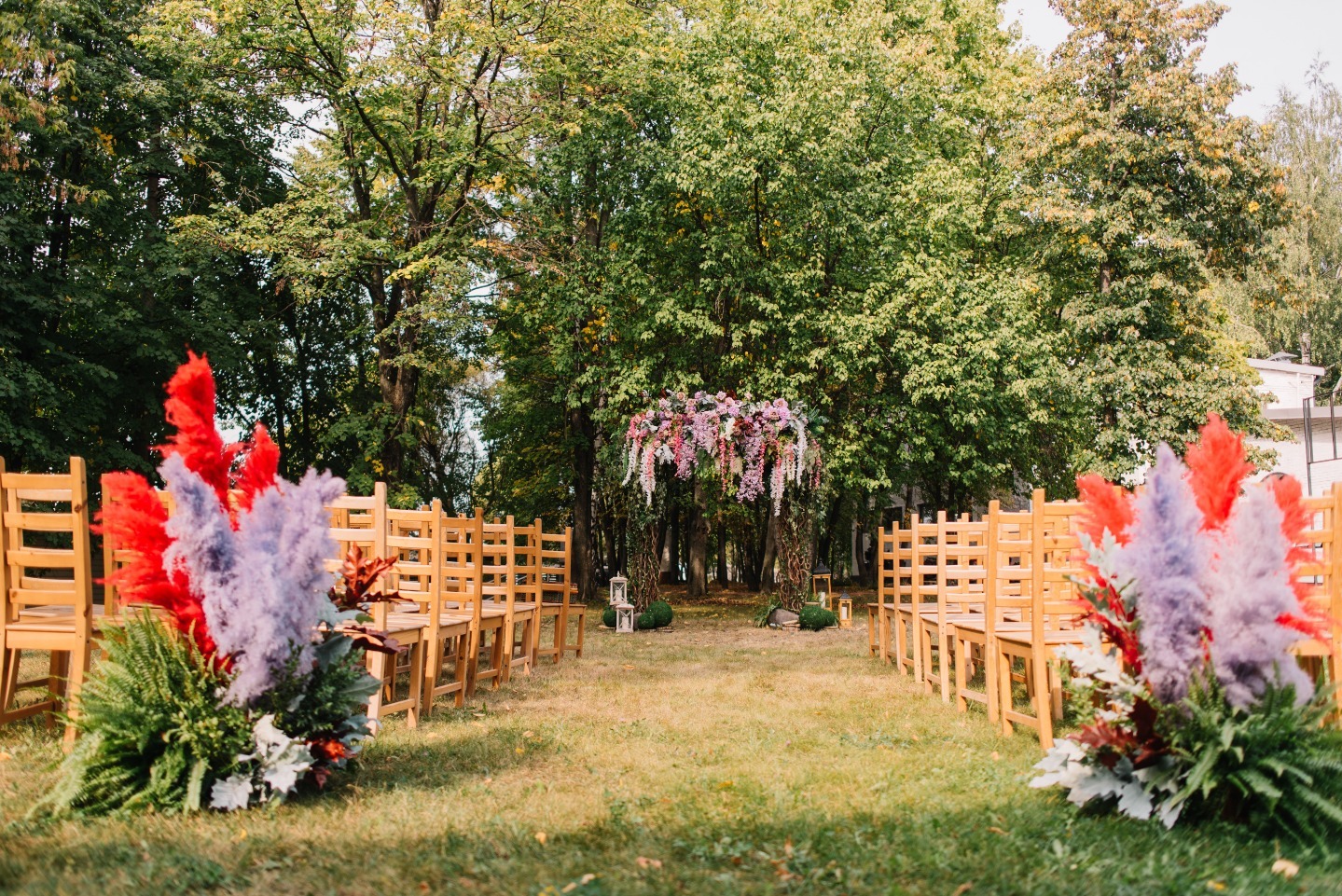 ФОТО ИЗ СТАТЬИ: В зачарованном лесу: волшебная свадьба как из сказки