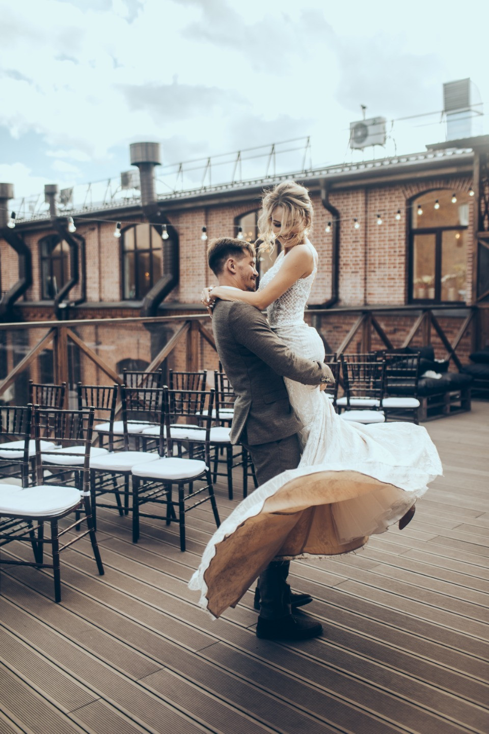 ФОТО ИЗ СТАТЬИ: Лето в Петербурге: свадьба в лофте