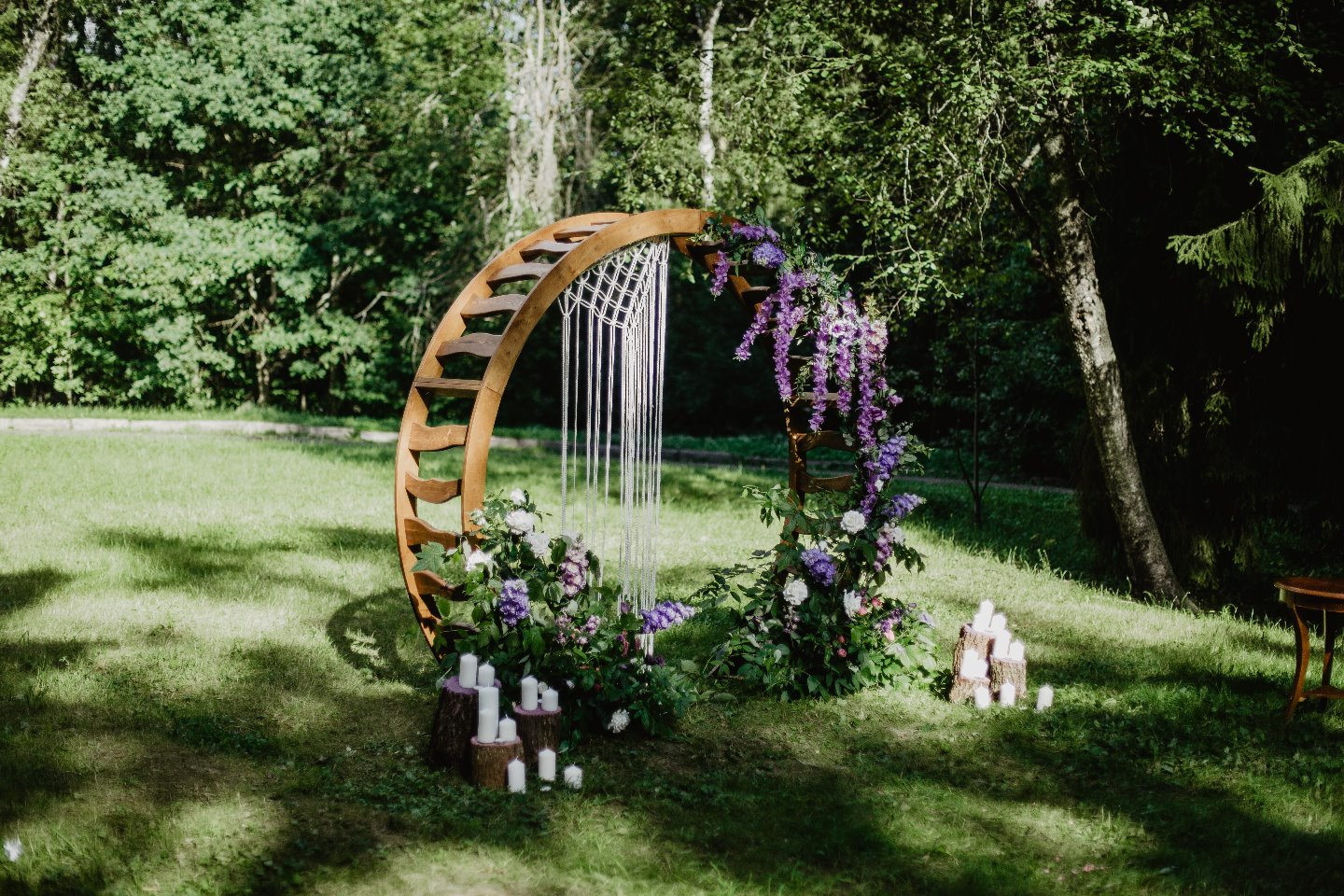ФОТО ИЗ СТАТЬИ: На сиреневой луне: тематическая свадьба в фиолетовом цвете