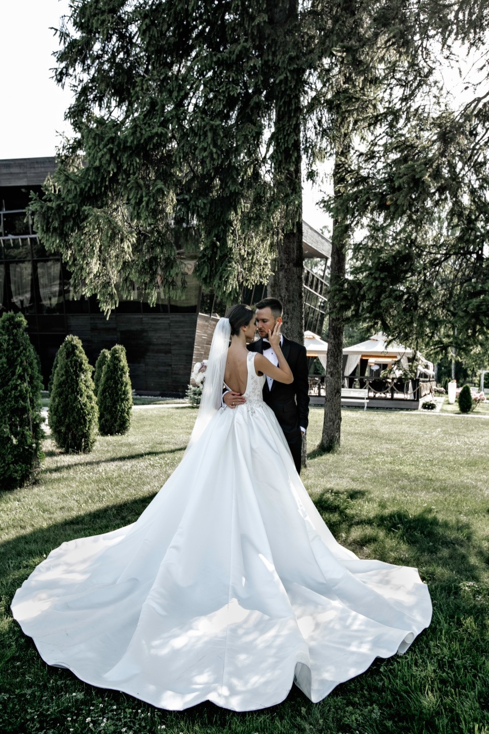 ФОТО ИЗ СТАТЬИ: Классическая свадьба в серебристой палитре
