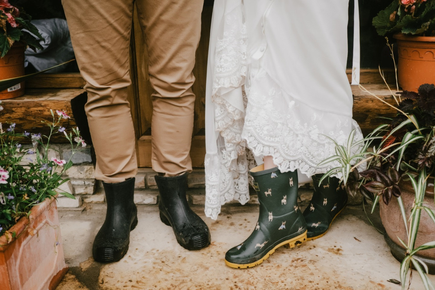 ФОТО ИЗ СТАТЬИ: Холодное лето: уютная свадьба в дождь