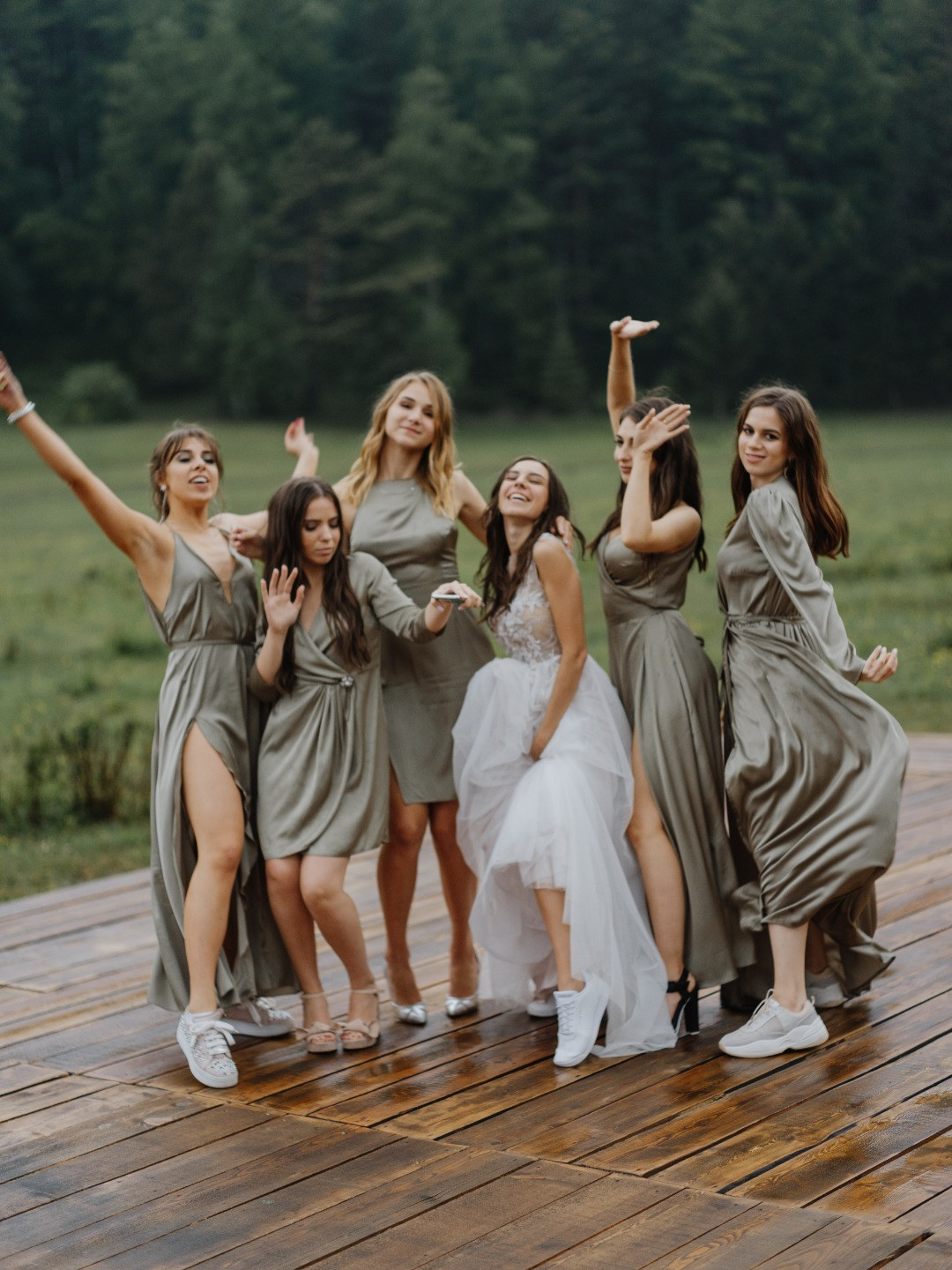 Love. Dance. Baikal: свадебная вечеринка в лесу