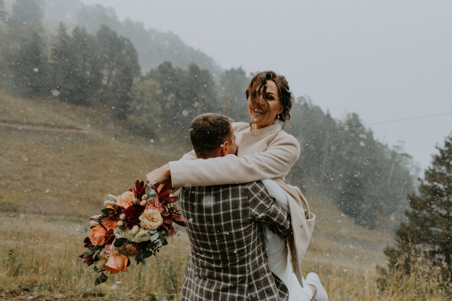 ФОТО ИЗ СТАТЬИ: Осень в горах: атмосферная свадьба в Архызе