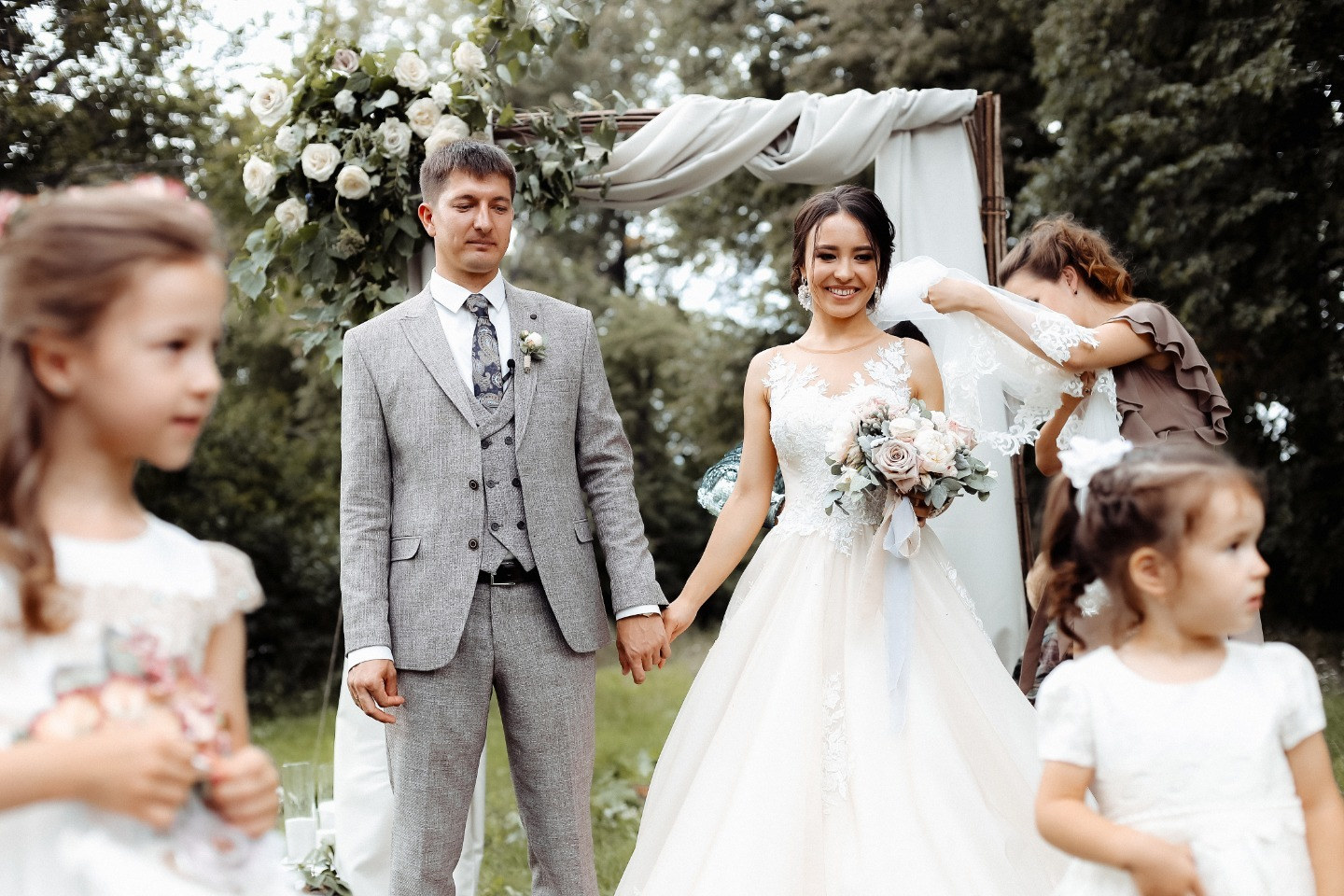 ФОТО ИЗ СТАТЬИ: Классическая свадьба в белой гамме