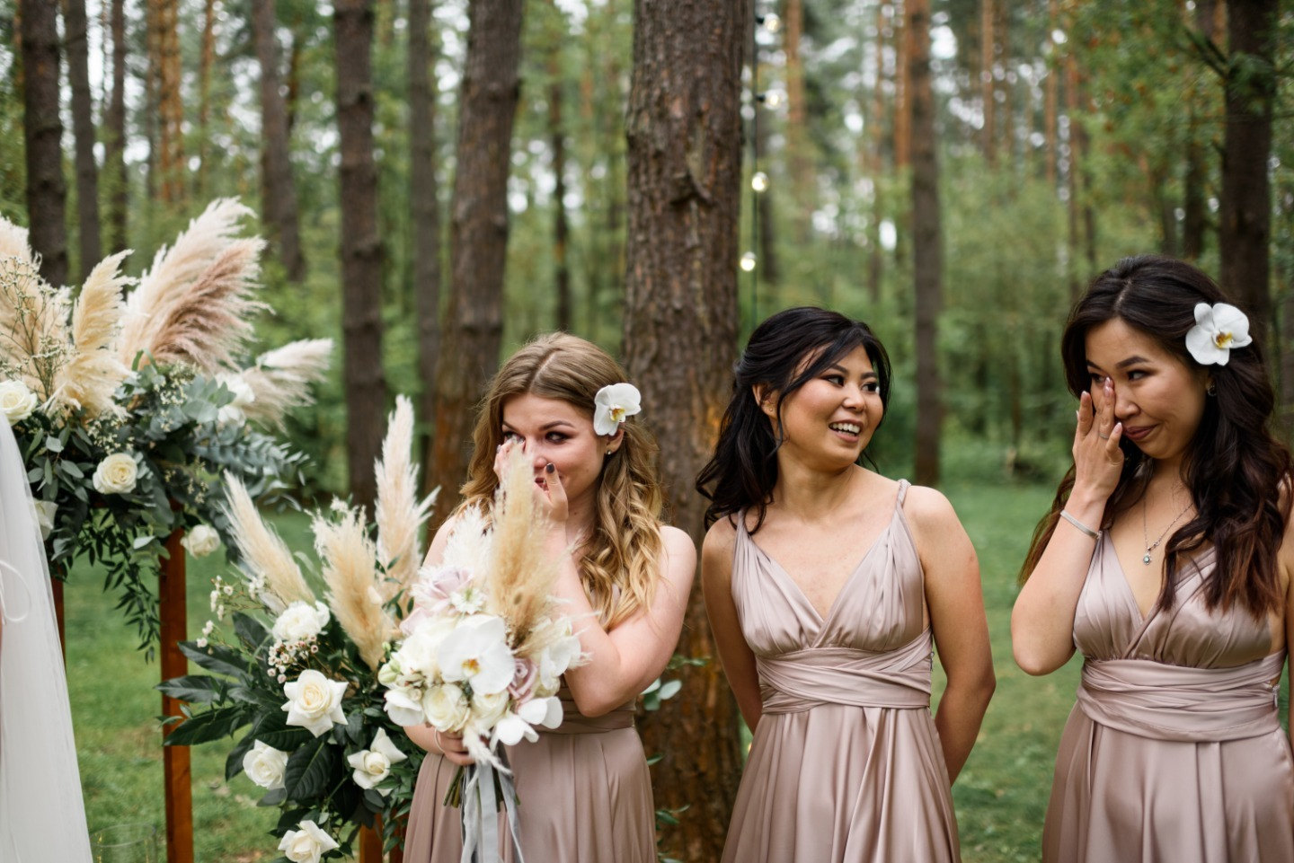 ФОТО ИЗ СТАТЬИ: Воздушная свадьба в лесных оттенках