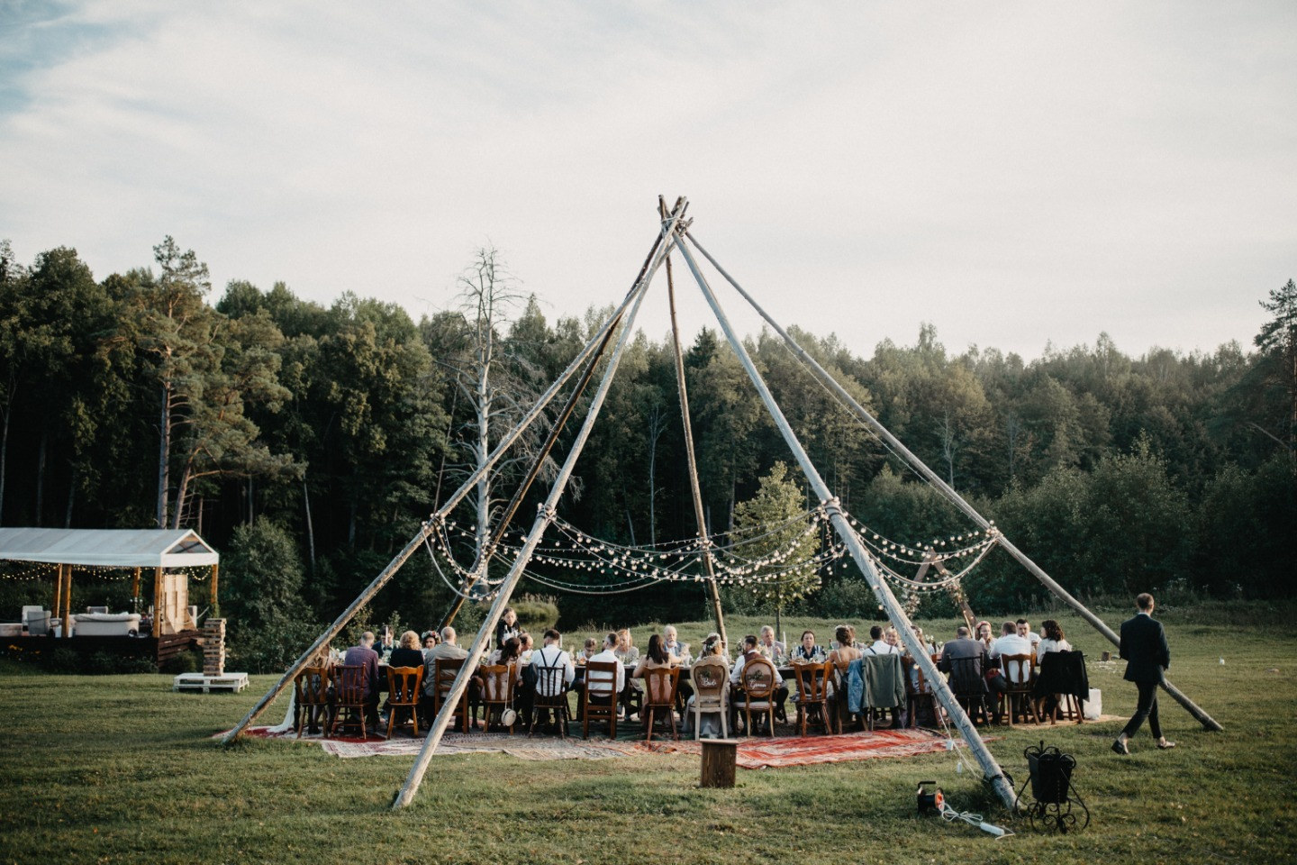 Вечеринка под открытым небом: яркая свадьба в стиле бохо