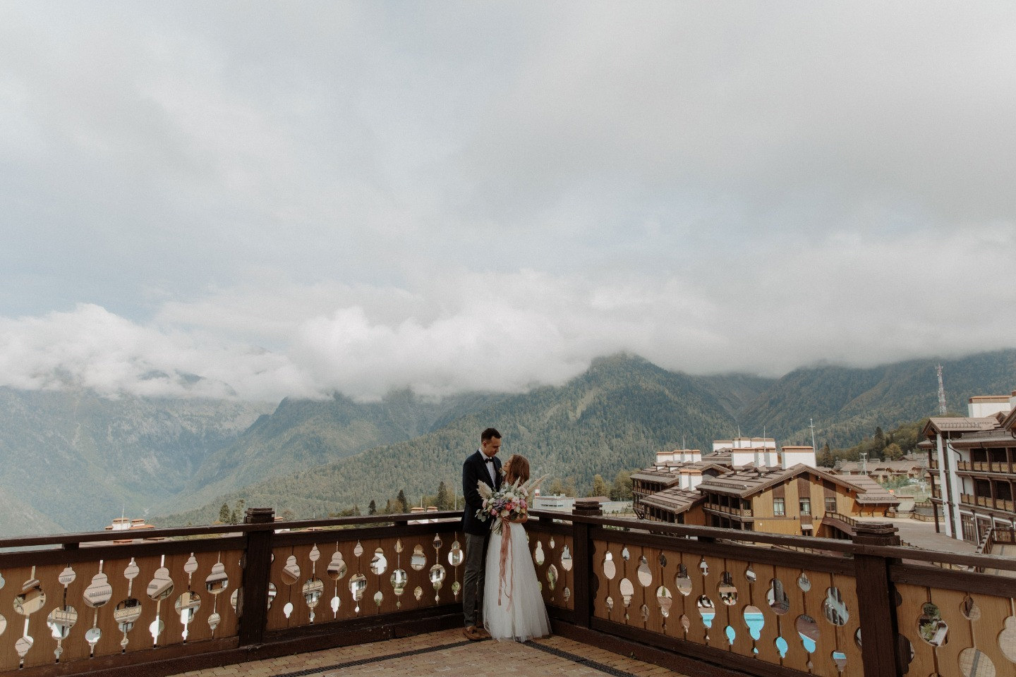 ФОТО ИЗ СТАТЬИ: Weekend в Горах: яркая свадьба в богемном стиле