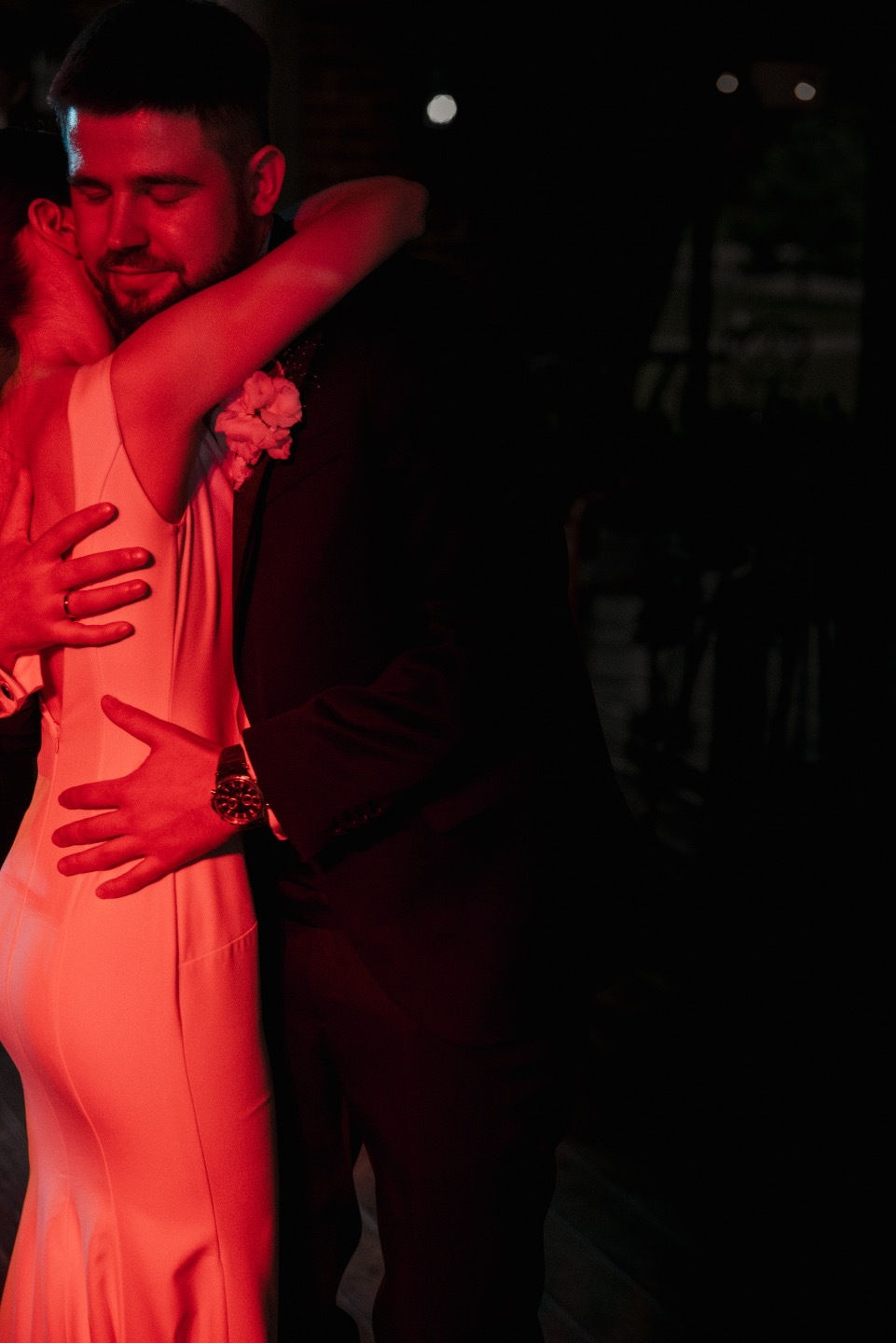 «Чувственная строгость»: современная свадьба в светлых оттенках