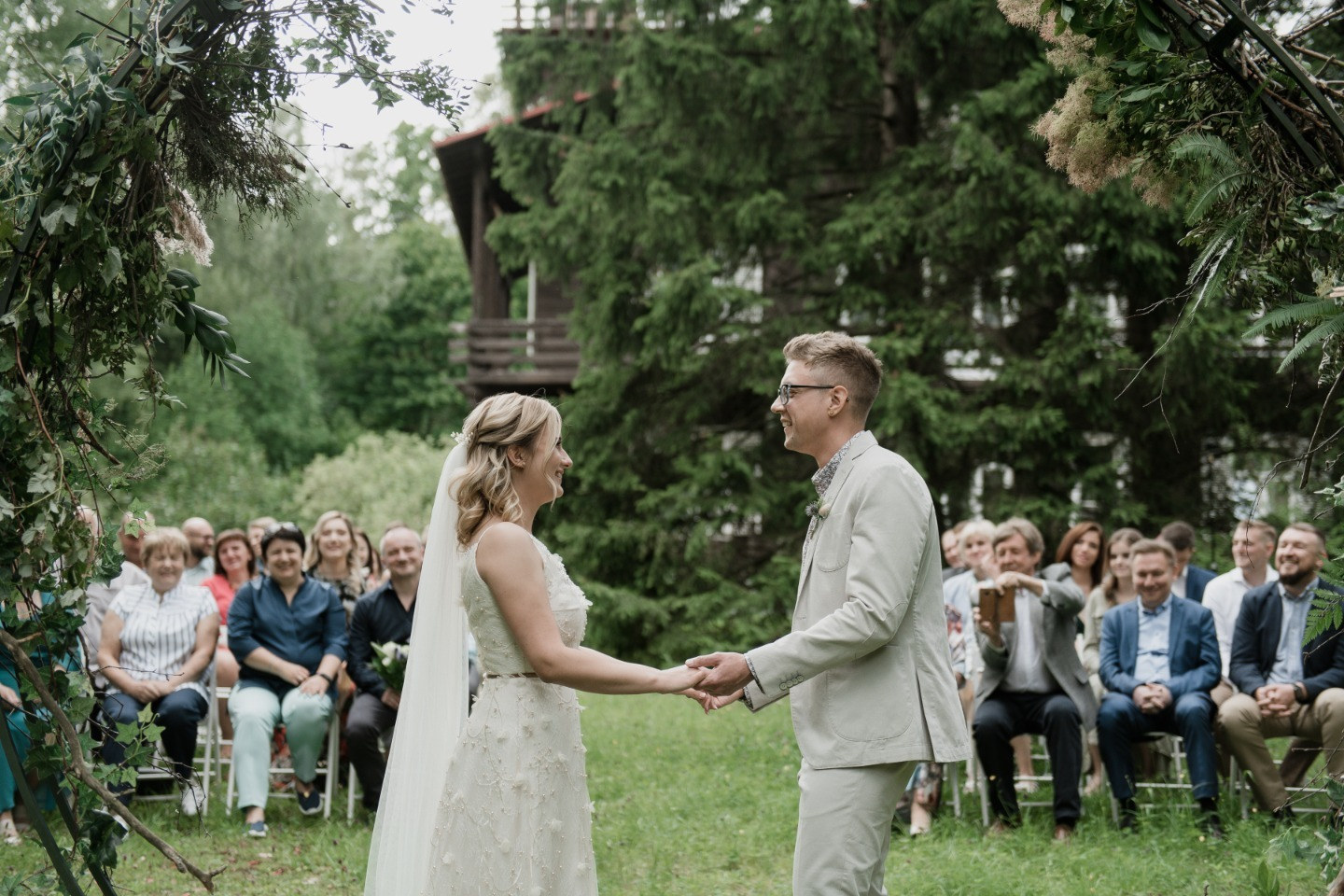 Botanic: семейная уютная свадьба в лесной даче