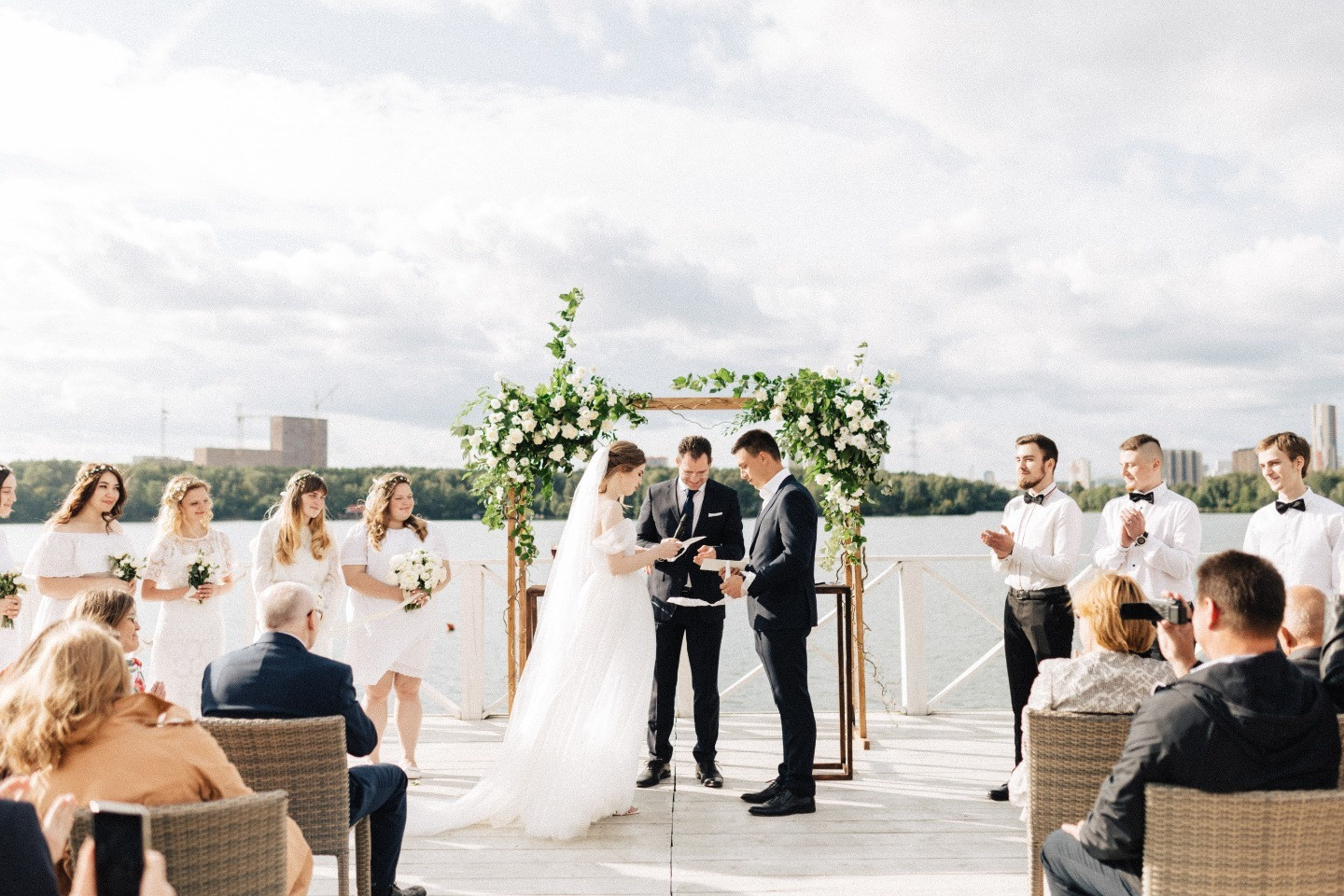 Свадьба своими руками: атмосферное торжество в белой гамме