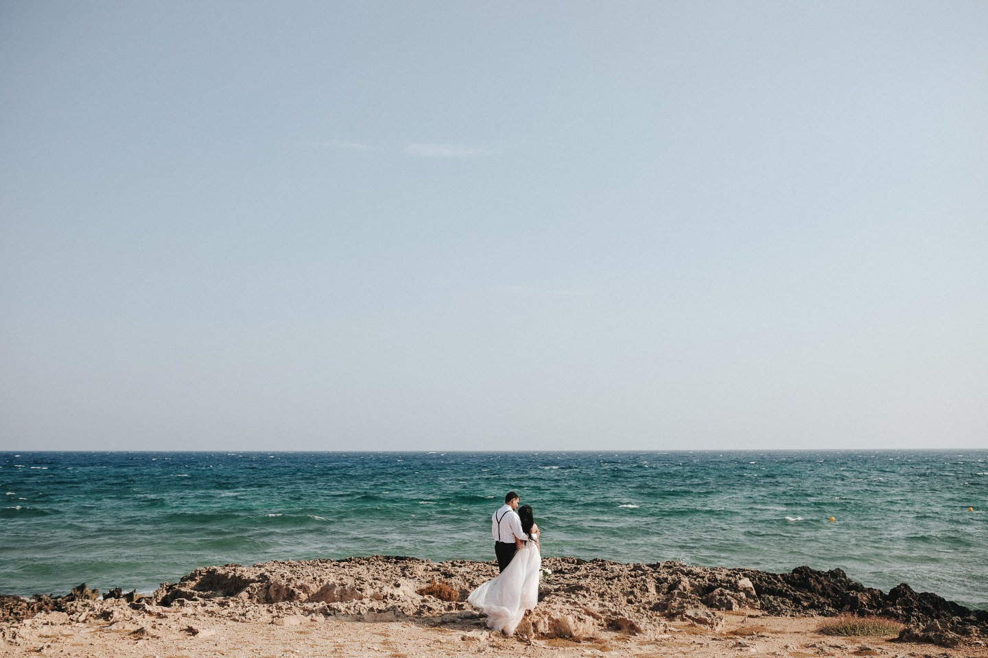ФОТО ИЗ СТАТЬИ: Minimalism: камерная и романтическая свадьба на Кипре