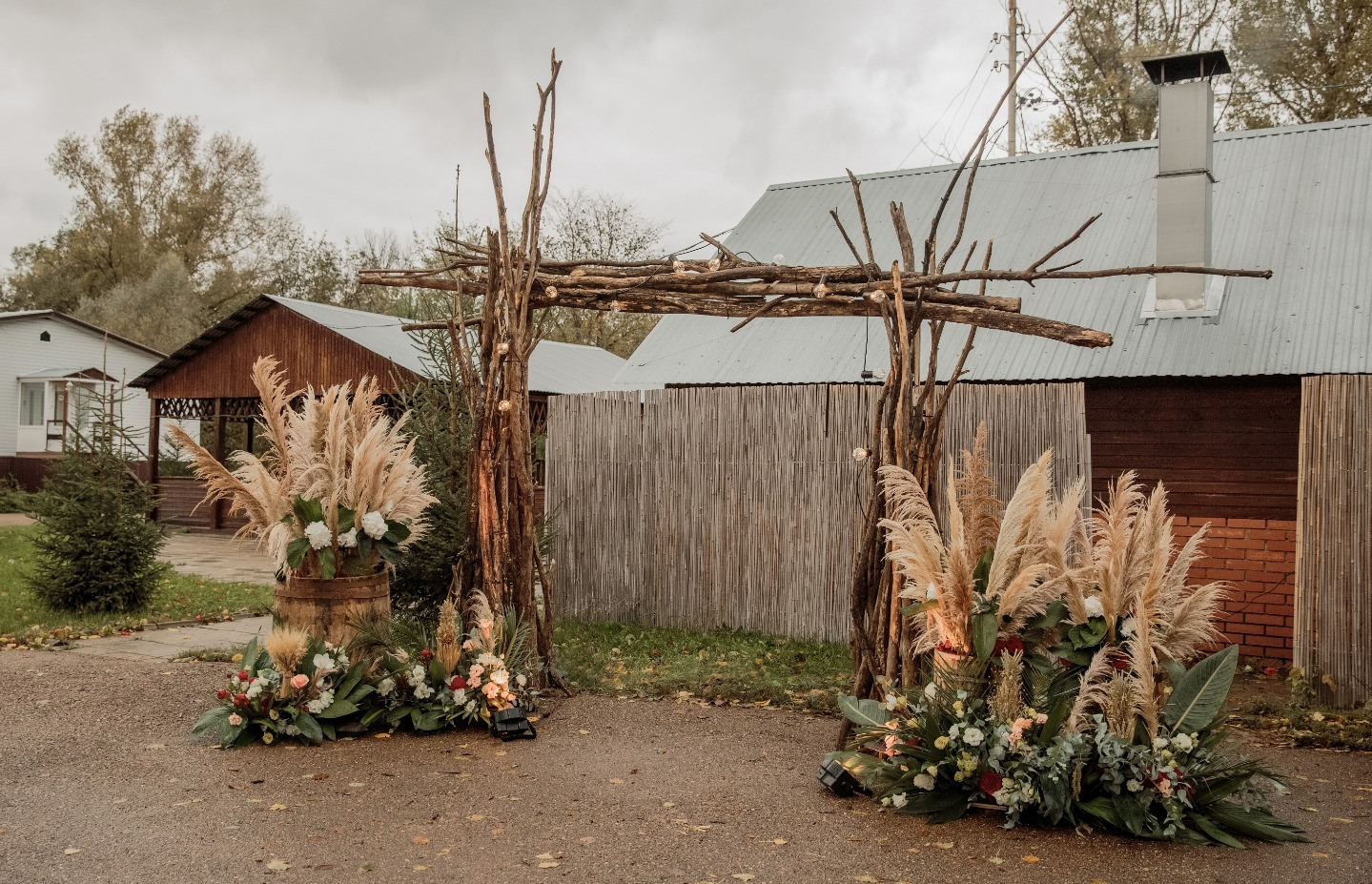 Осенняя бохо-свадьба на загородной площадке