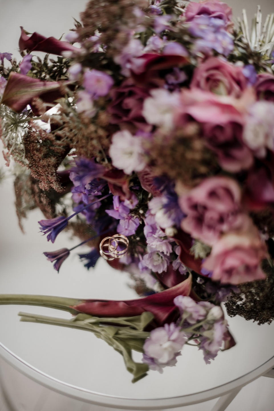 ФОТО ИЗ СТАТЬИ: Романтическая загородная свадьба в фиолетовых оттенках