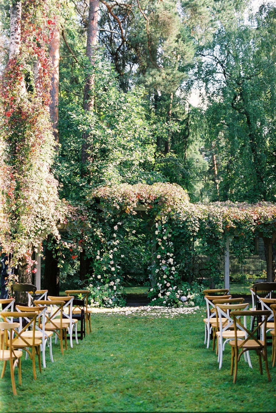Английский сад: эко-свадьба в загородном клубе