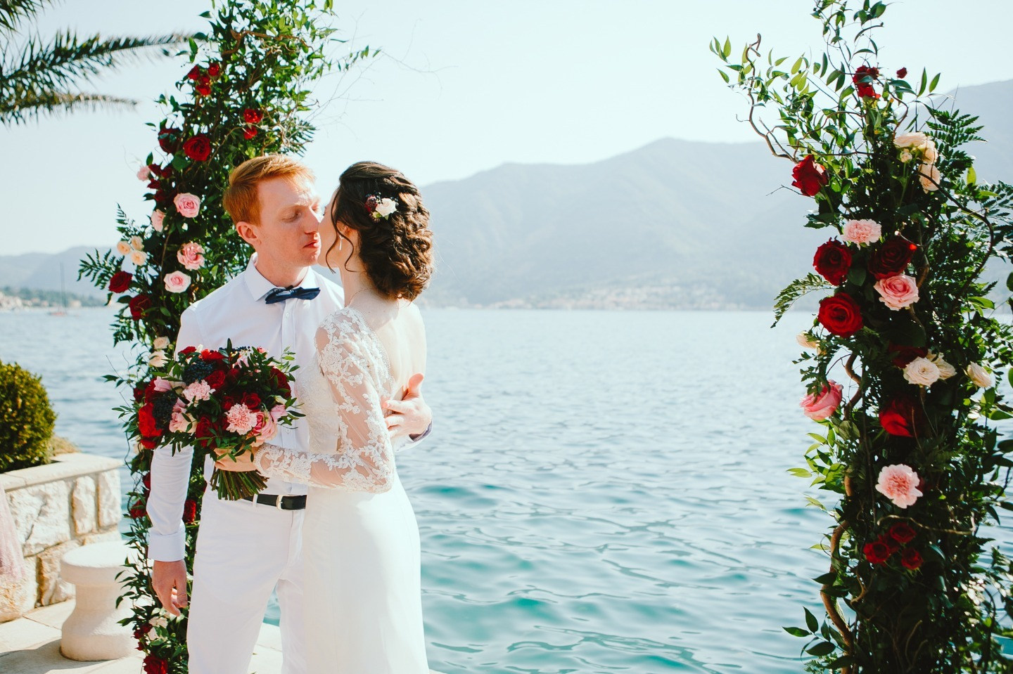 Ягодные оттенки: интернациональная свадьба в Черногории