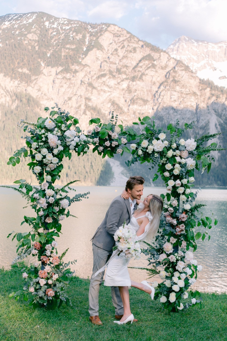 ФОТО ИЗ СТАТЬИ: Любовь в Австрии: нежная свадьба на озере