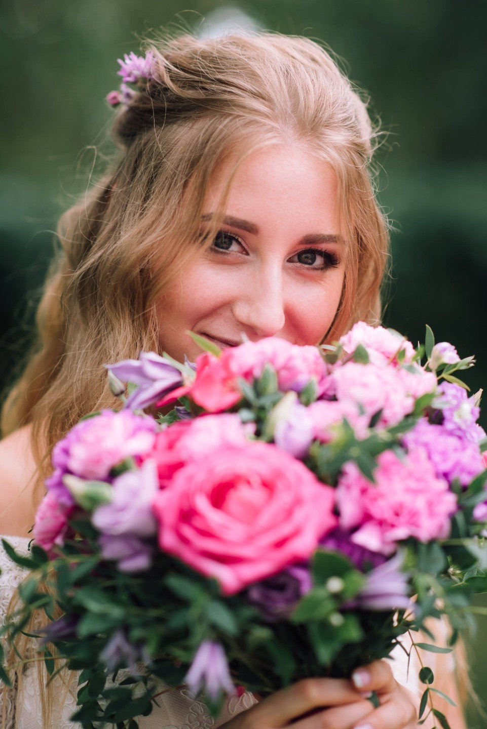 ФОТО ИЗ СТАТЬИ: Романтическая свадьба в розово-фиолетовых оттенках