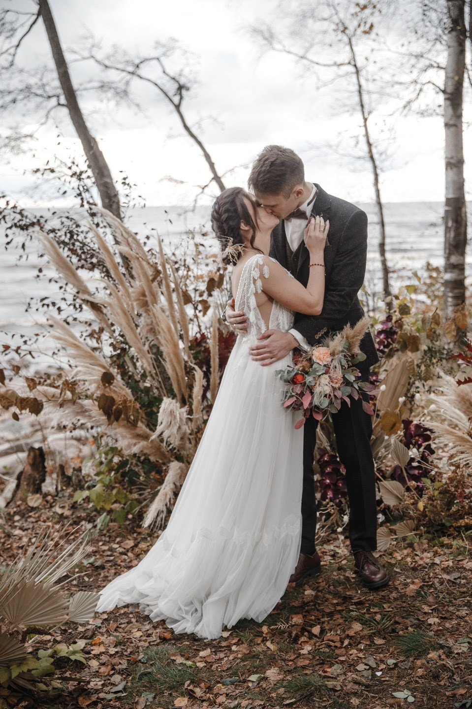 ФОТО ИЗ СТАТЬИ: Cozy autumn: свадьба на берегу Финского залива