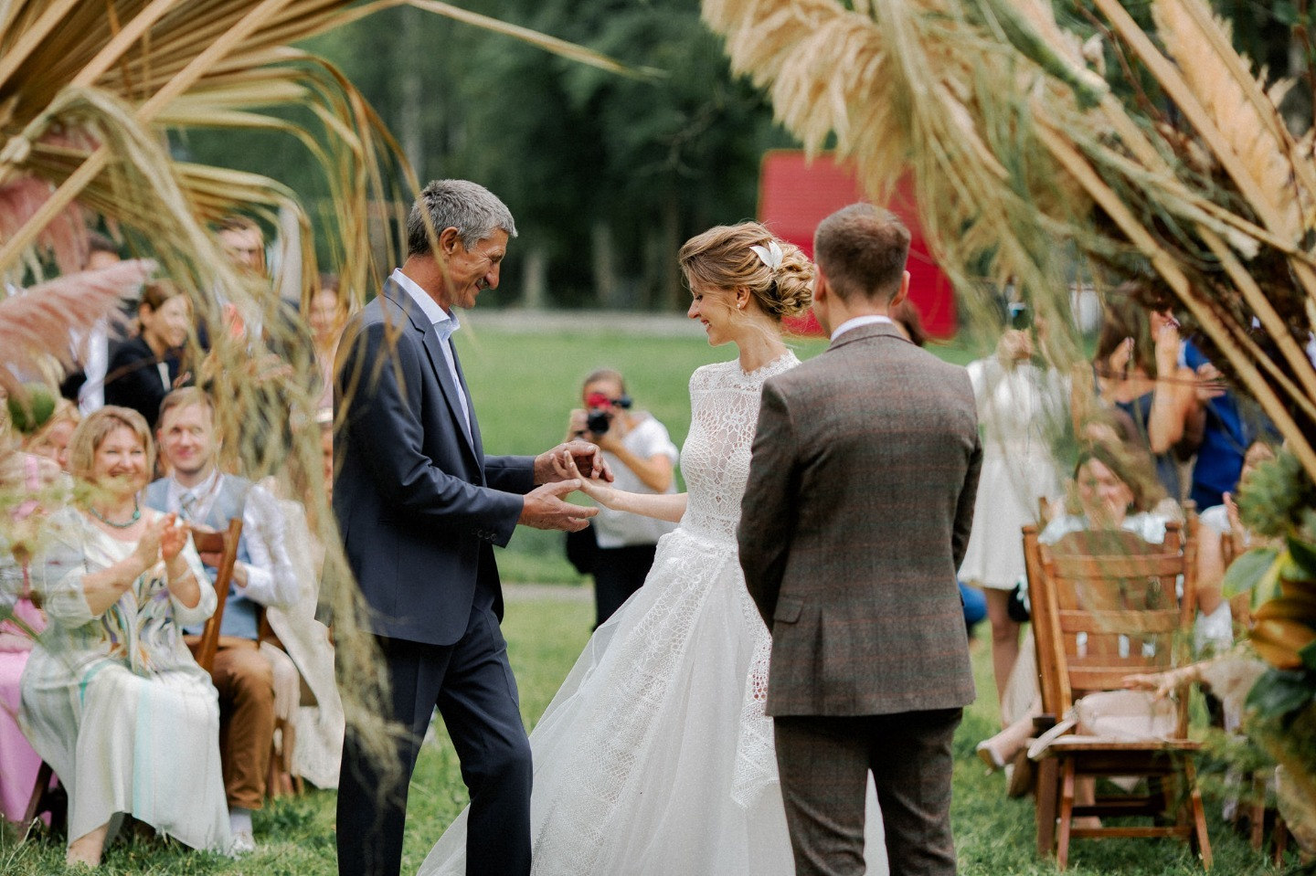 Легкость и натуральность: свадьба на свежем воздухе