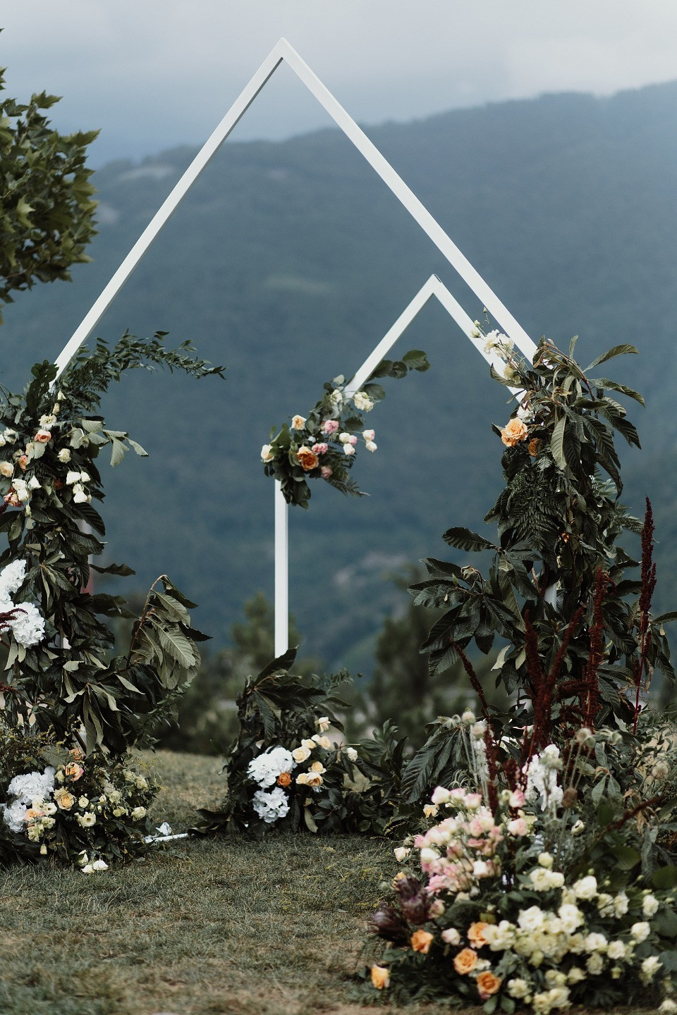 ФОТО ИЗ СТАТЬИ: «Наш сад расцветает»: камерная свадьба в Сочи