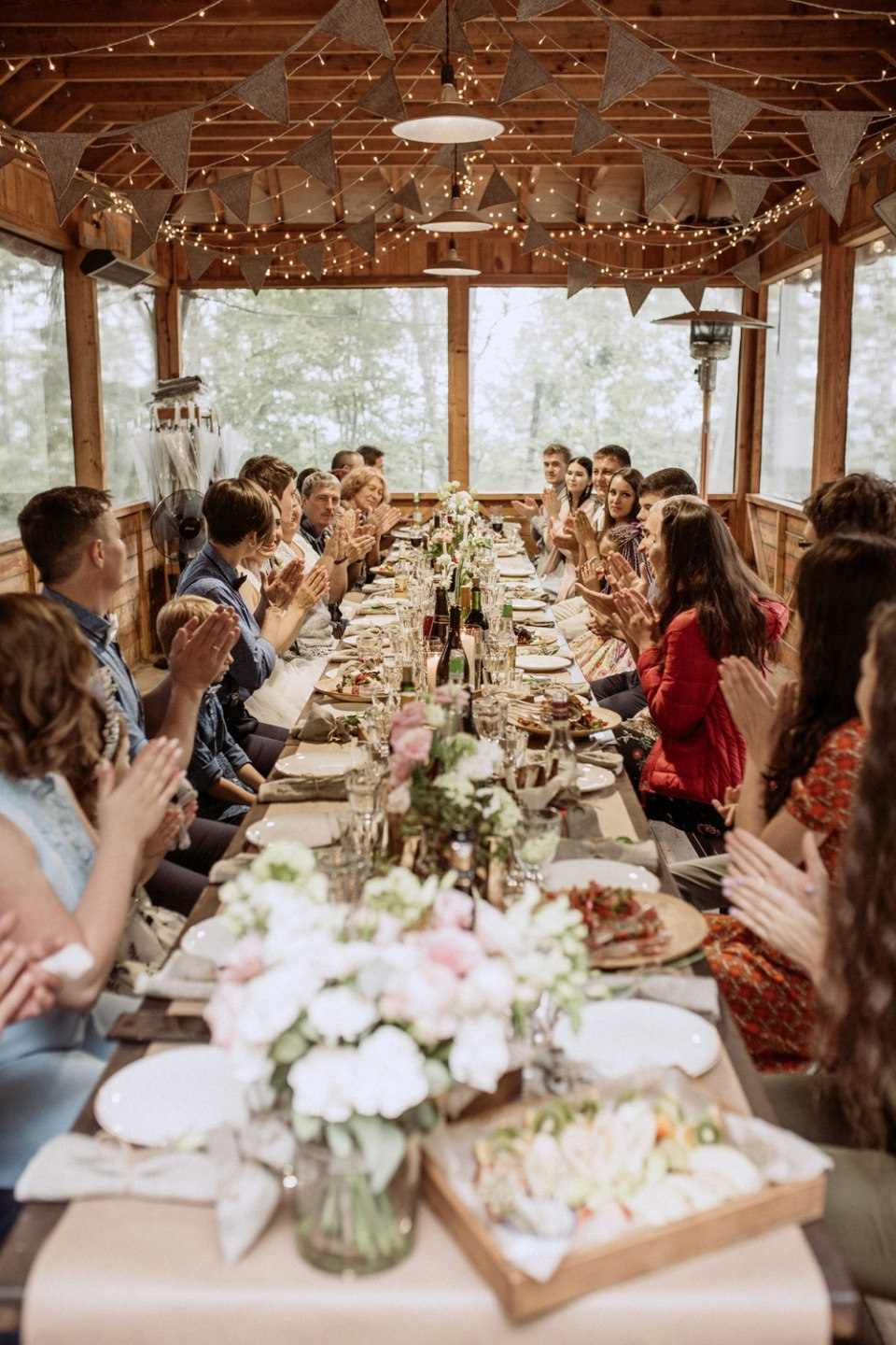 ФОТО ИЗ СТАТЬИ: Семейный ужин на даче: богемная свадьба на природе