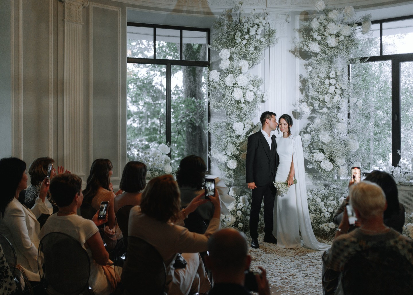 White minimalism: элегантная стильная свадьба