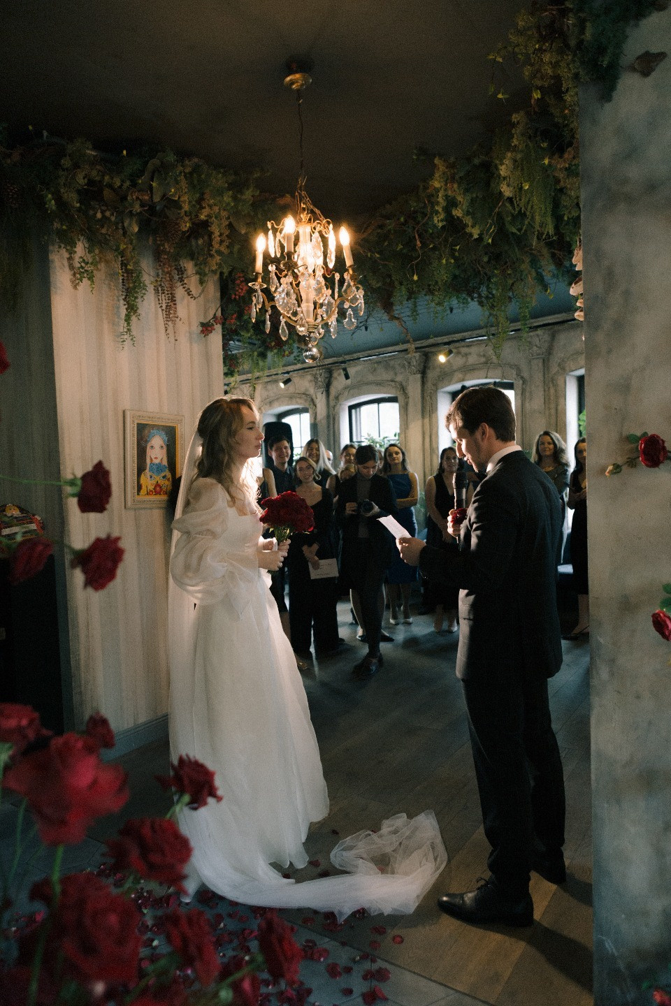 ФОТО ИЗ СТАТЬИ: Как Ромео и Джульетта: романтическая винтаж-свадьба в ресторане