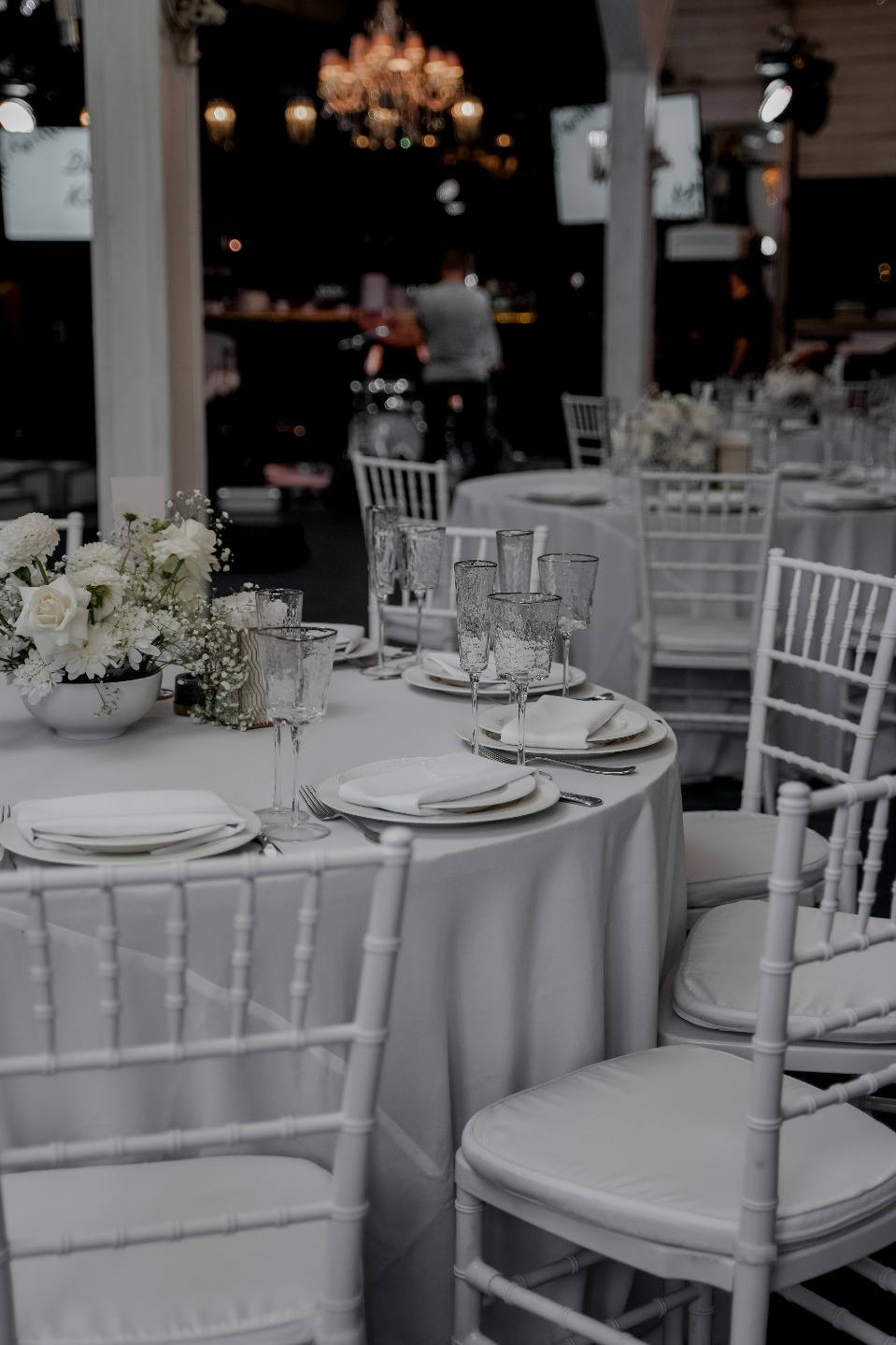 Minimalism and style: свадьба в ресторане