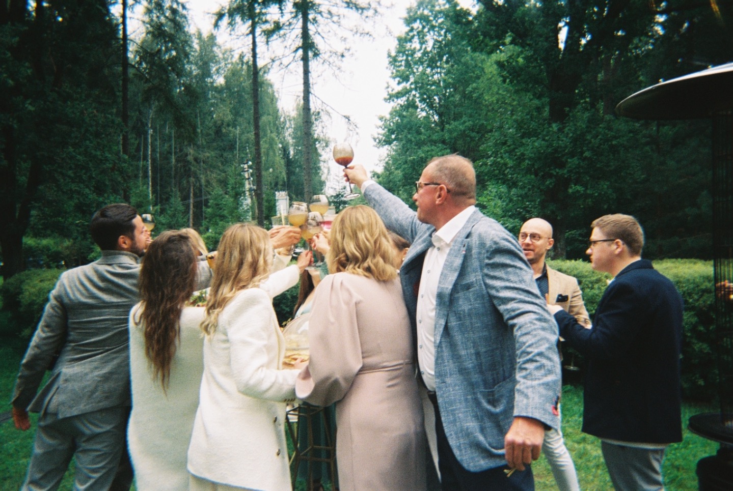 «Это мы»: свадьба-вечеринка на природе