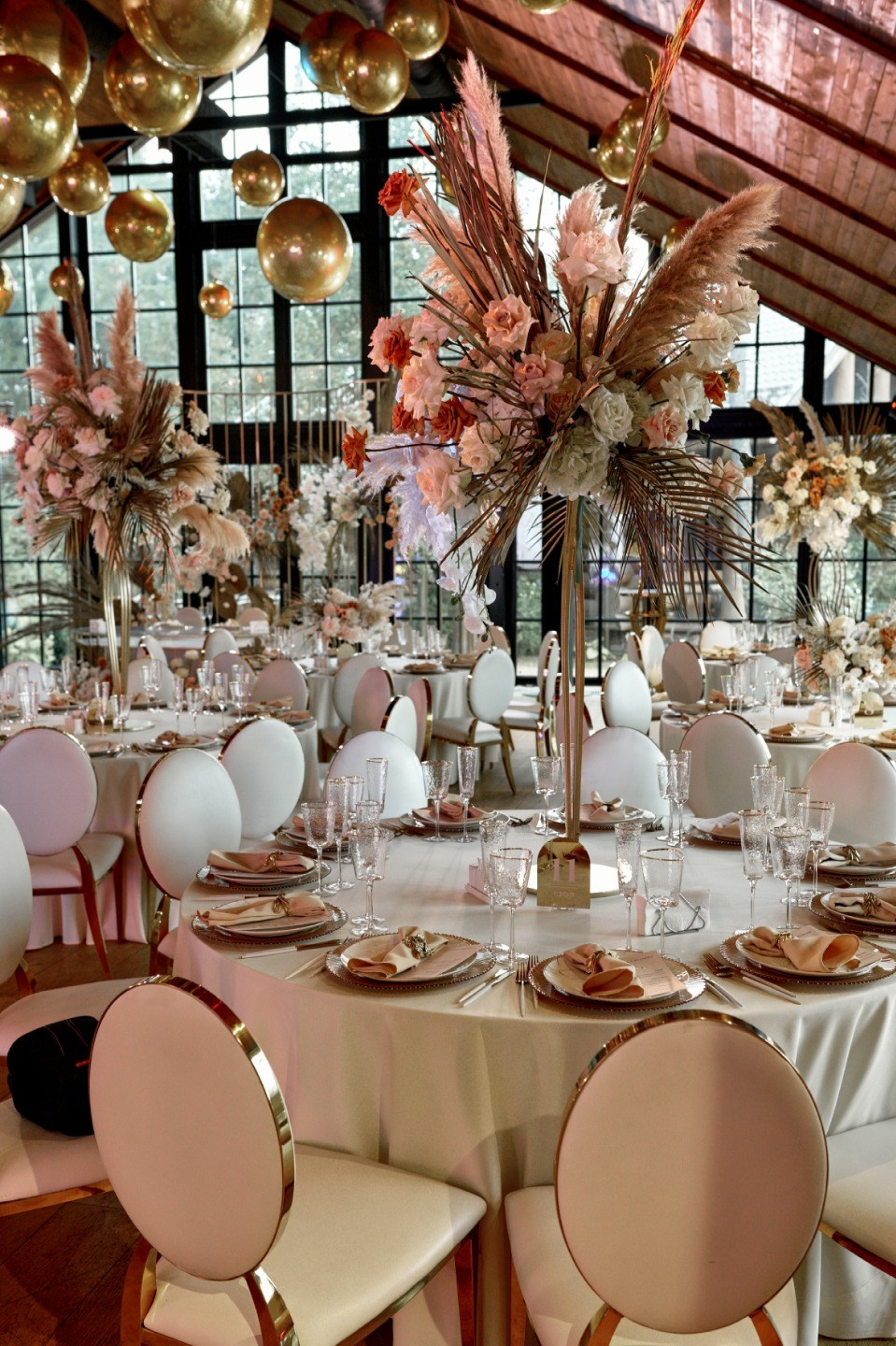 Торжественная свадьба в розово-золотой гамме
