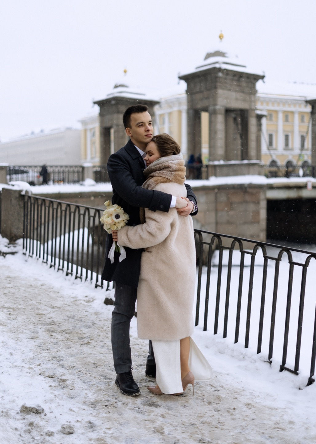 Вне времени: зимняя свадьба в Петербурге