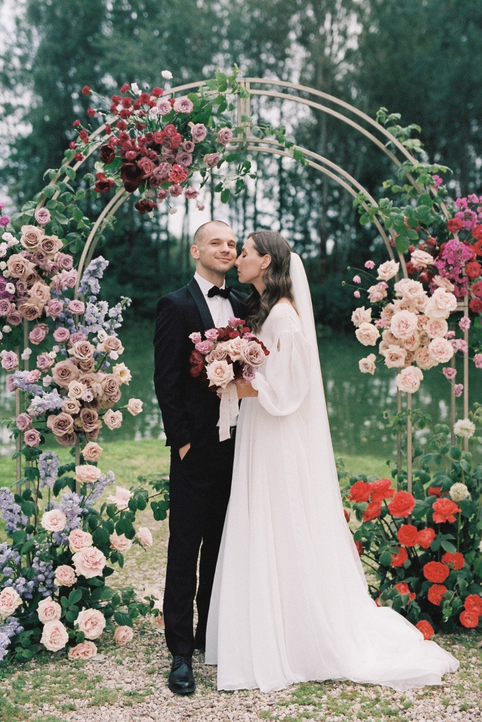Английский цветущий сад: свадьба в розовой гамме