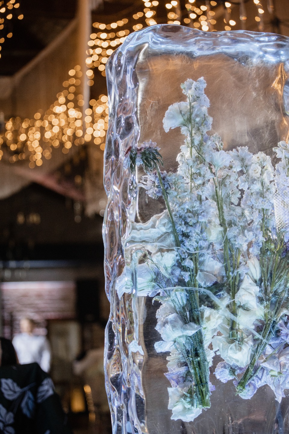 Лёд и нежность: романтичная свадьба с ледяным декором