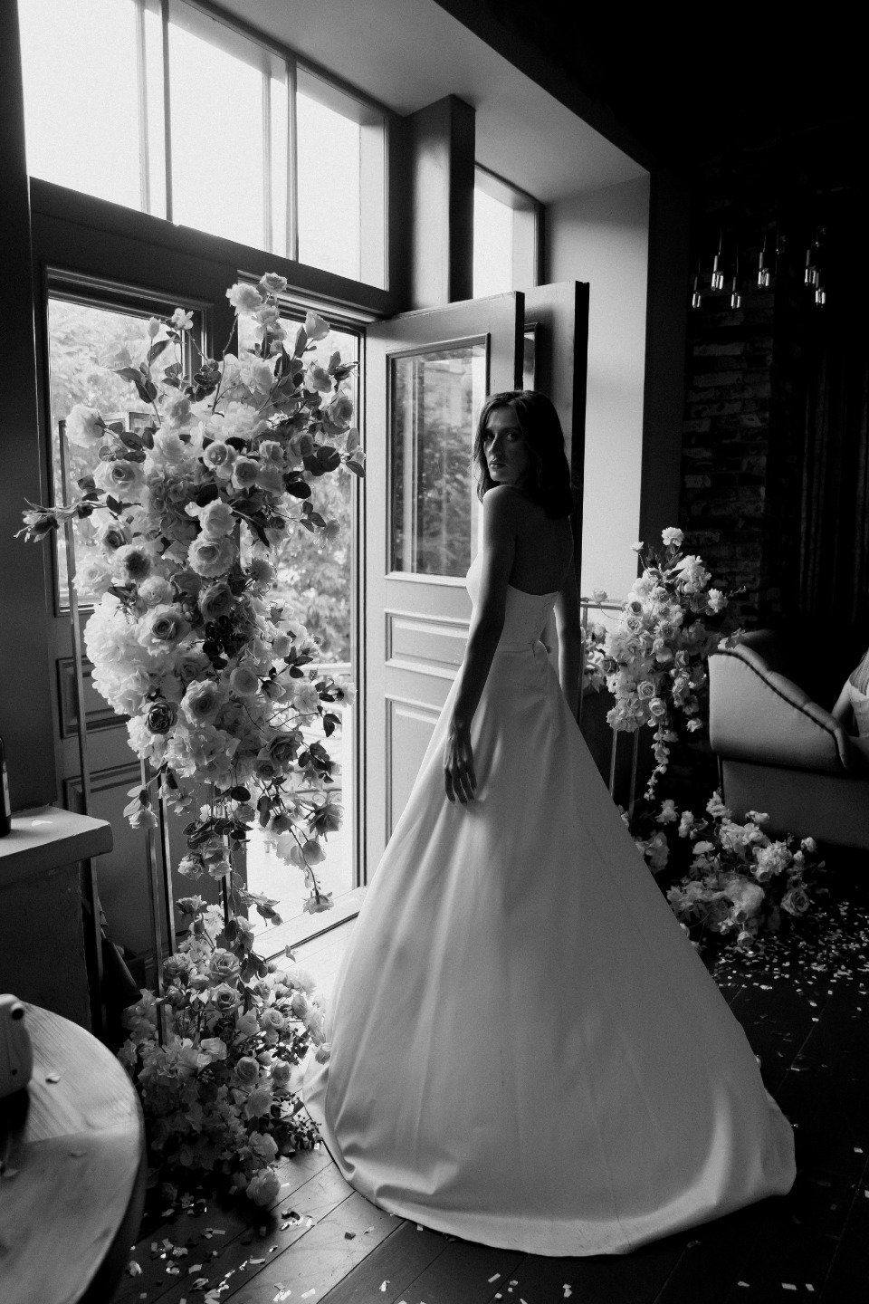 Современная классика: стильная камерная свадьба