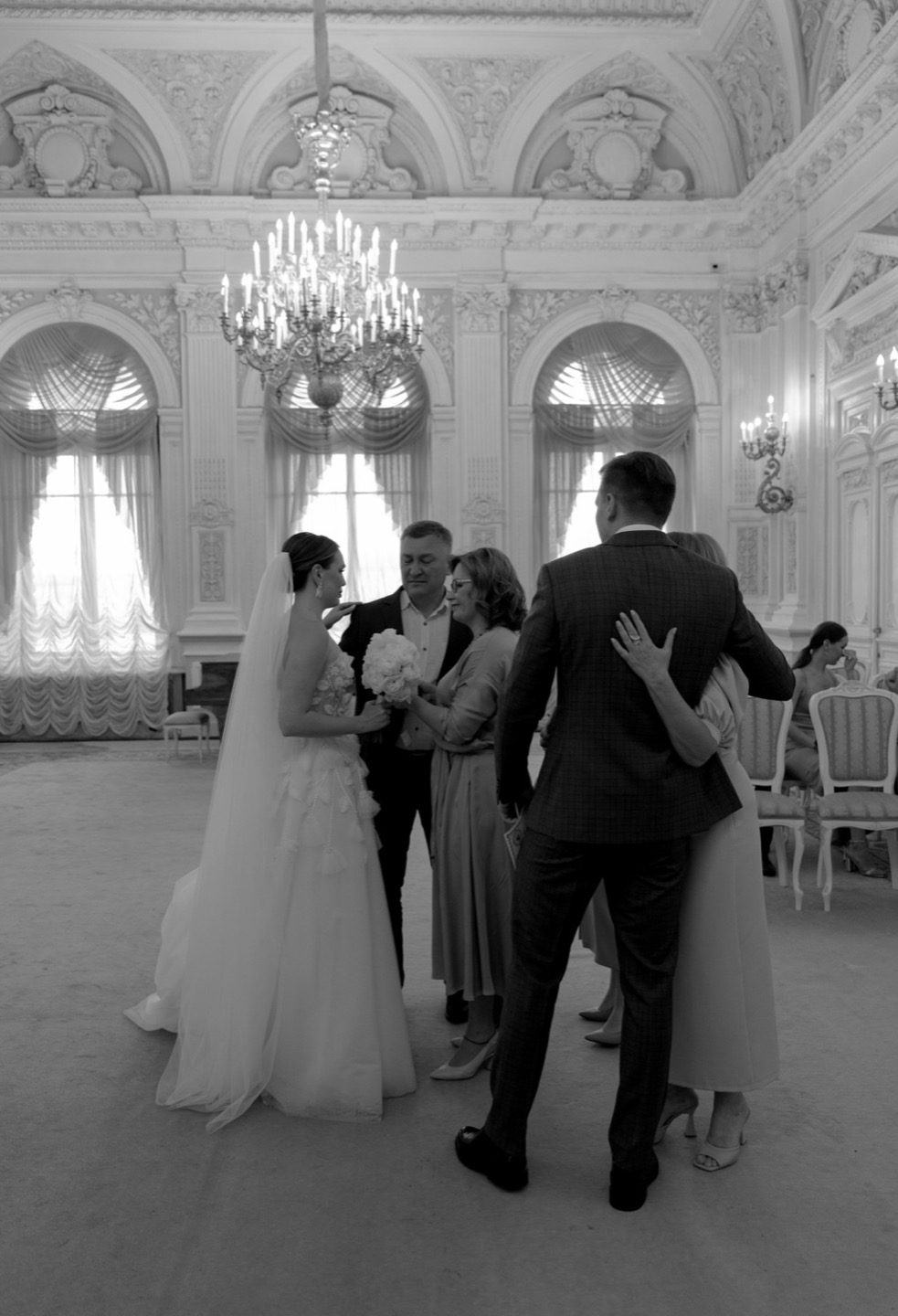 Эстетичная свадьба в Петербурге с прогулкой на теплоходе