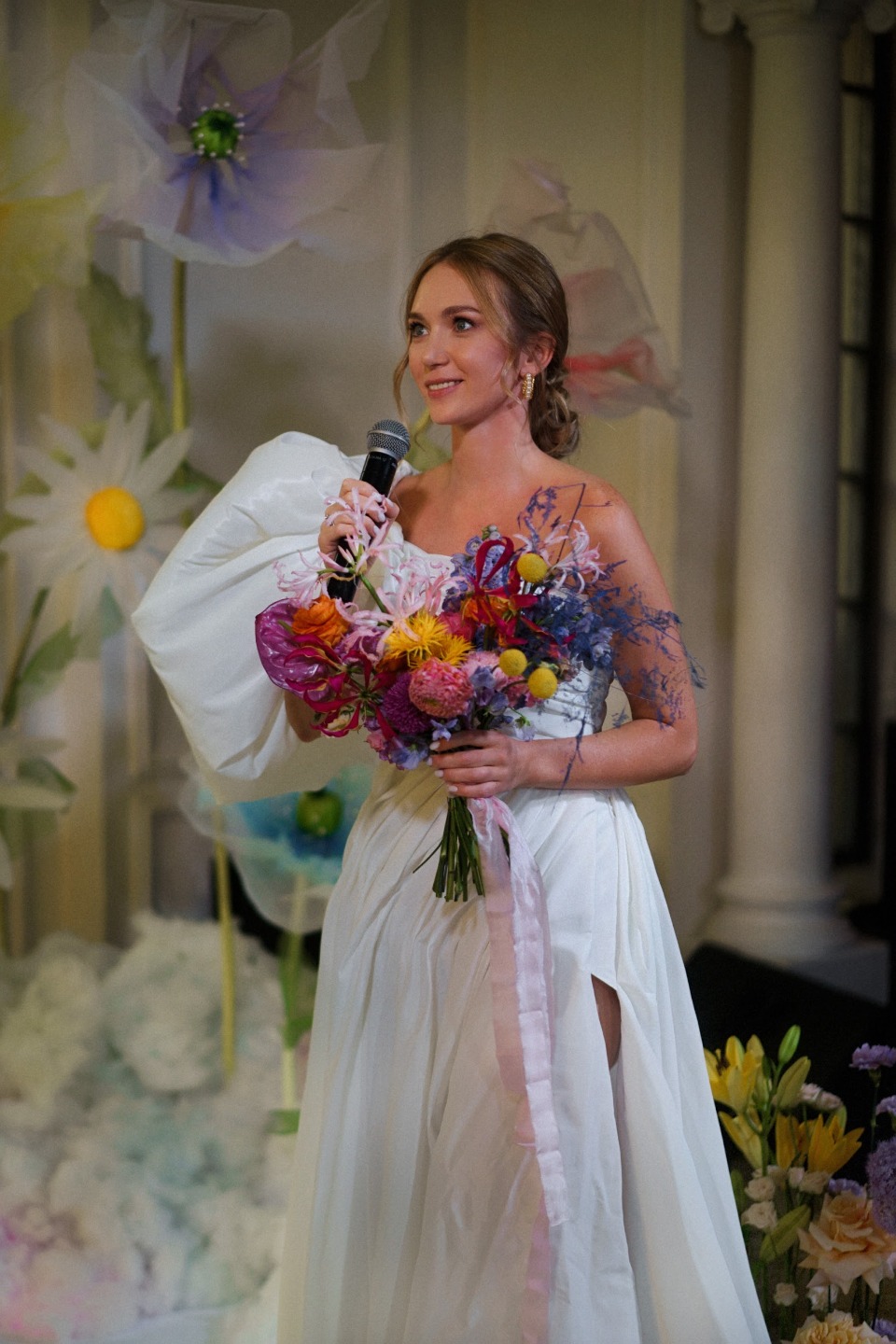 Вечер с танцами среди цветов: свадебная вечеринка в Москве
