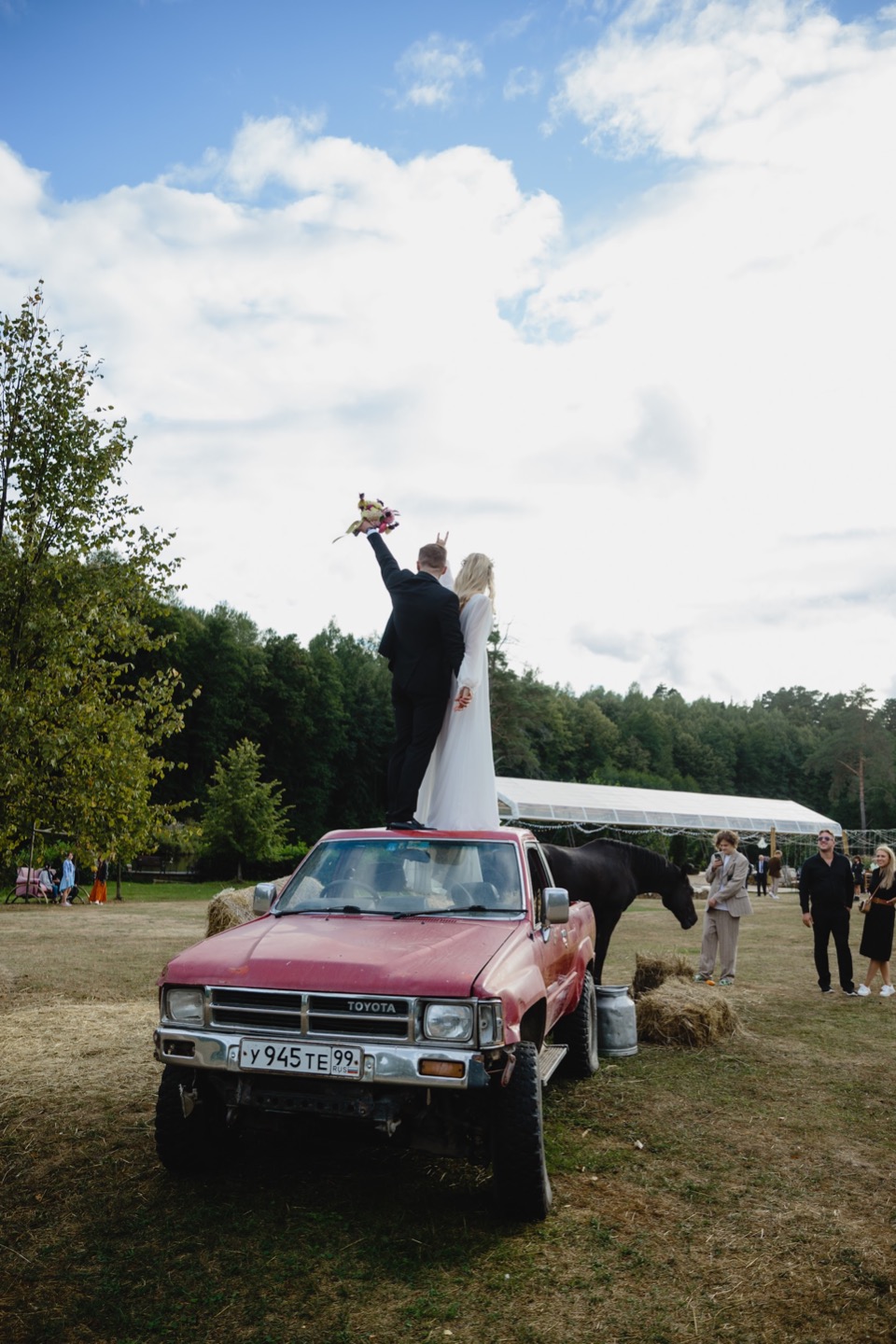 Любовь победит: классная свадьба на ферме