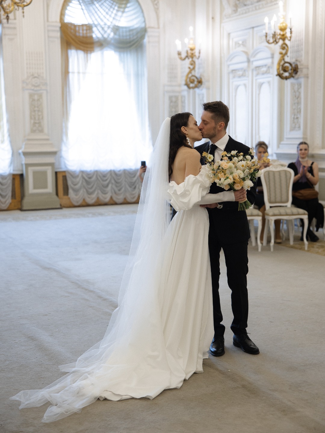 Осенний Петербург: элегантная свадьба пары из Москвы
