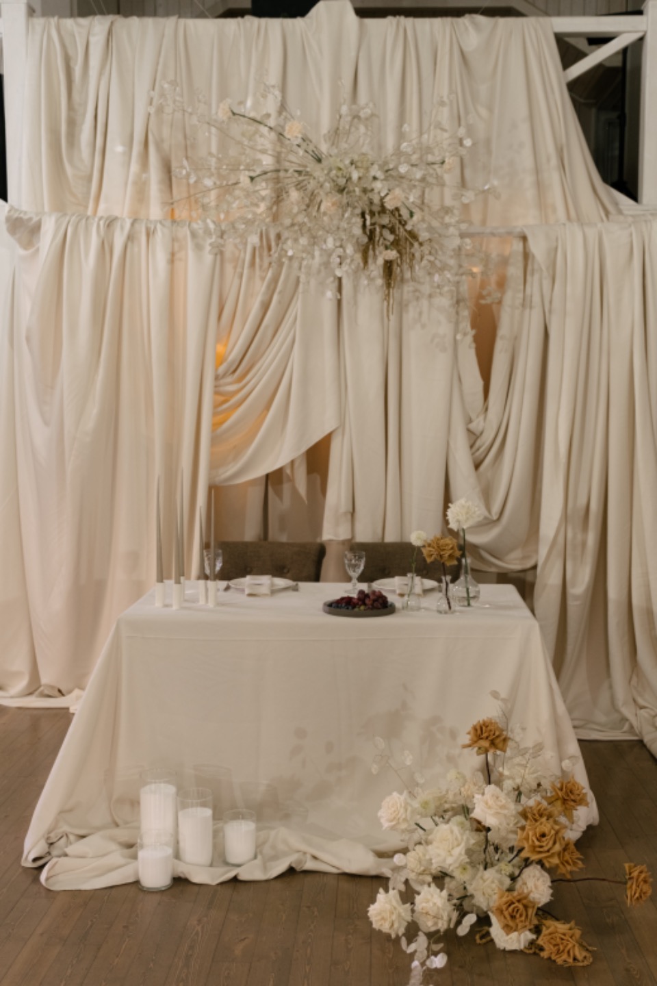 Элегантный винтаж: камерная свадьба в бежевой гамме